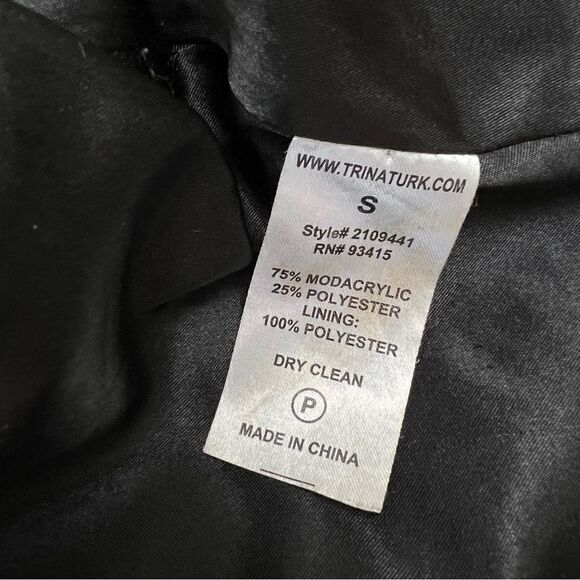 Trina Turk Women's Blac Faux Fur Dolman Sleeve Jacket - Picture 9 of 10